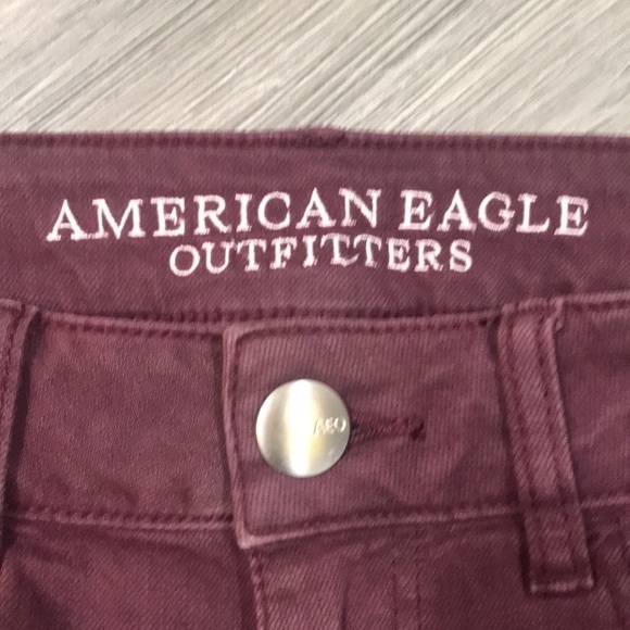 American Eagle Hi-Rise Burgundy Denim Shorts size 6 - Picture 2 of 7